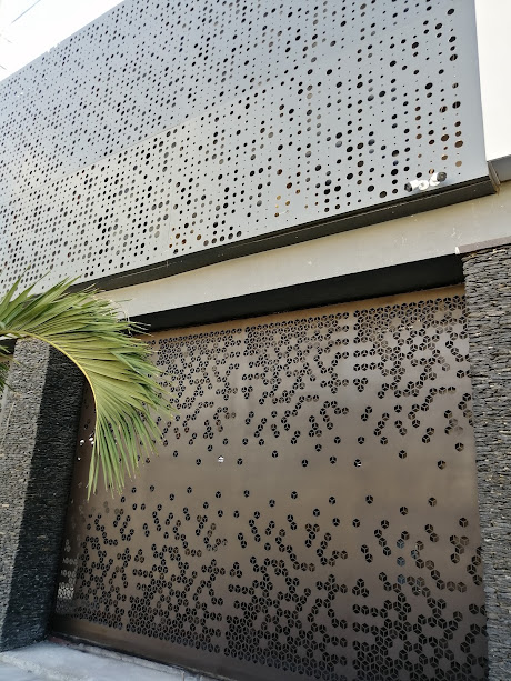 Fachada con lámina perforada METALECTICA